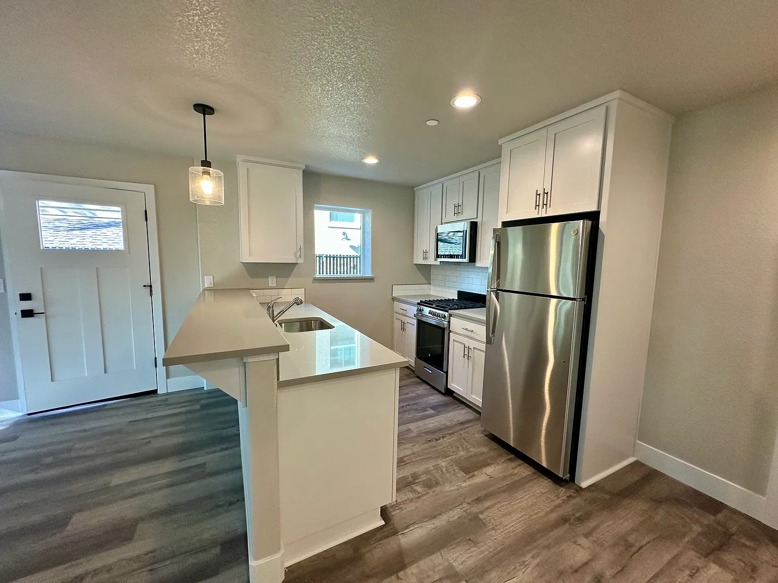 2 bed, 946 sqft, $2,395 — Photo 4
