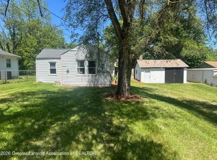826 R G Curtiss Ave, Lansing, MI 48911