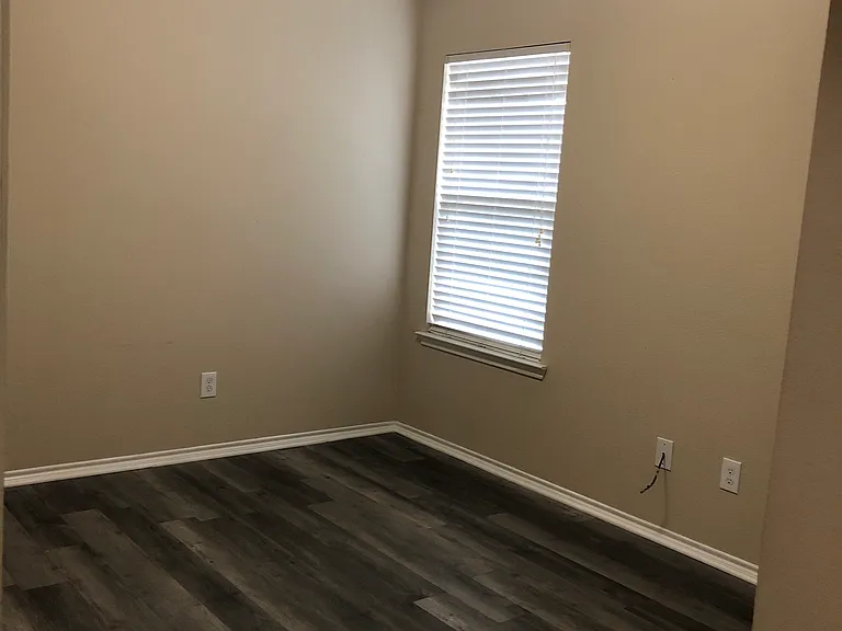 2127 Meadow View Dr — Photo 10