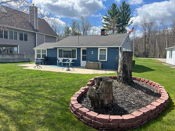 3rd image of 717 E Hess Lake Dr
