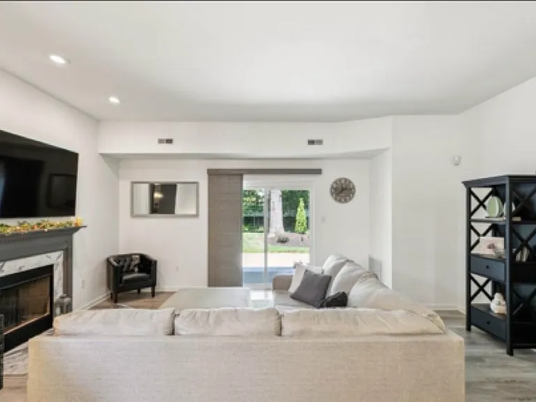11 Harbor Dr — Photo 8