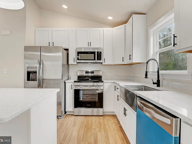 17 Carol St — Photo 10