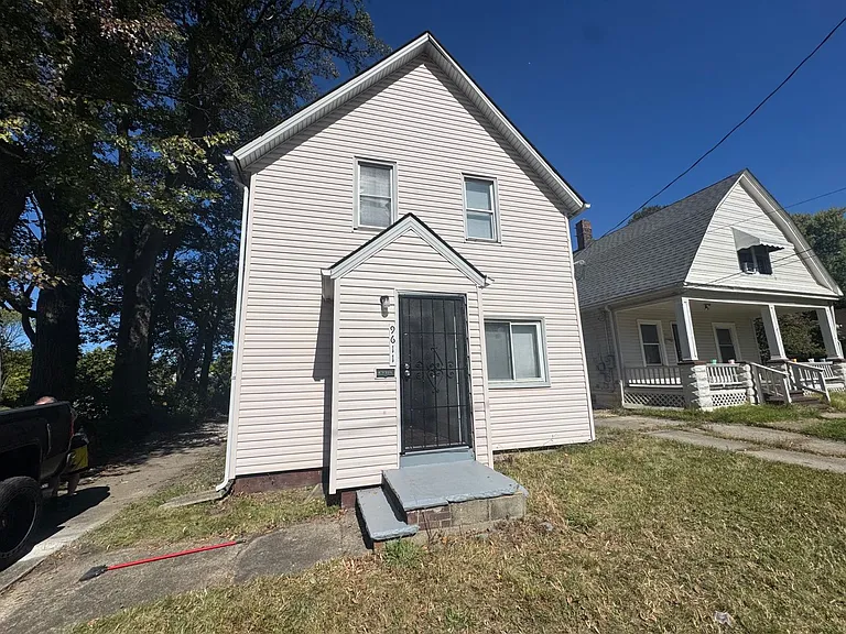 9611 Dunlap Ave — Photo 1