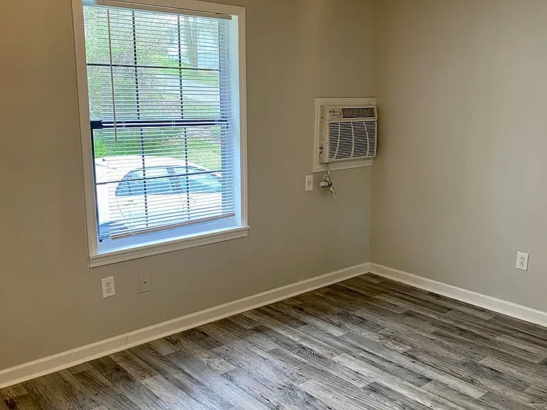 94 Cedarcrest Dr — Photo 8