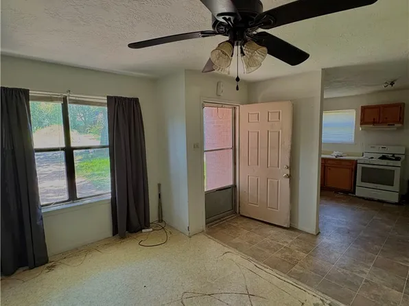 1204 Peale St, Bryan, TX 77803