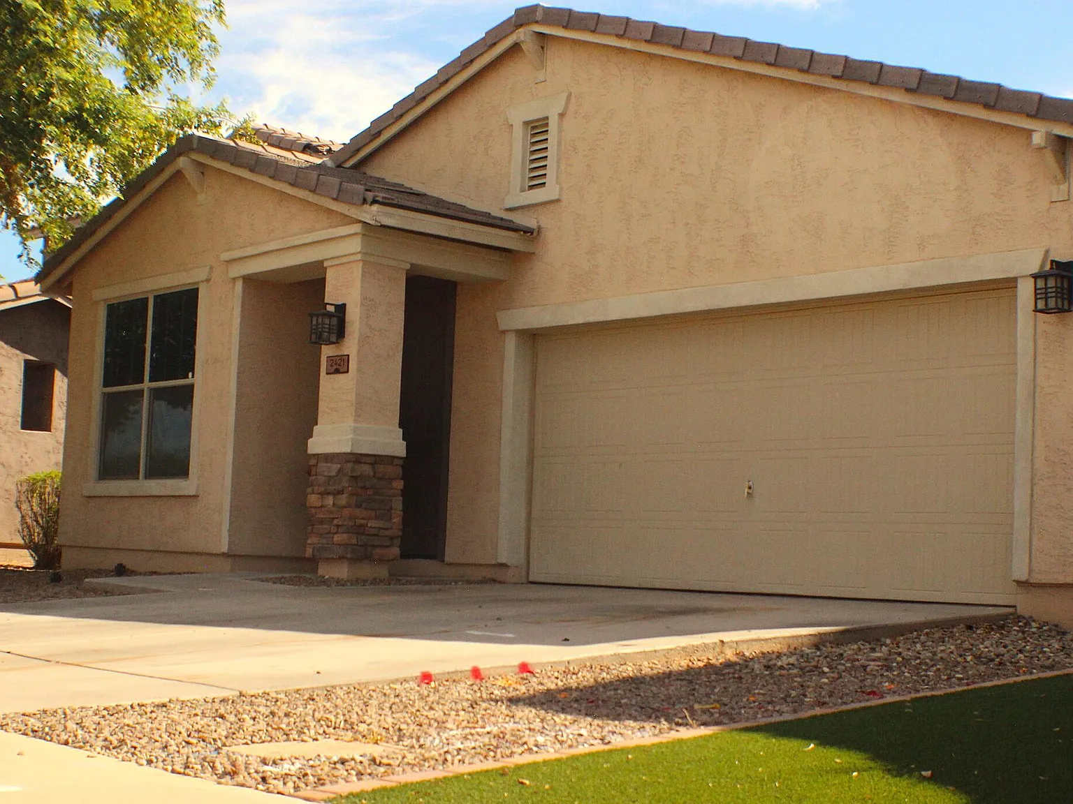 3 bed, 2.0 bath, 1785 sqft, $1,900 — Photo 2