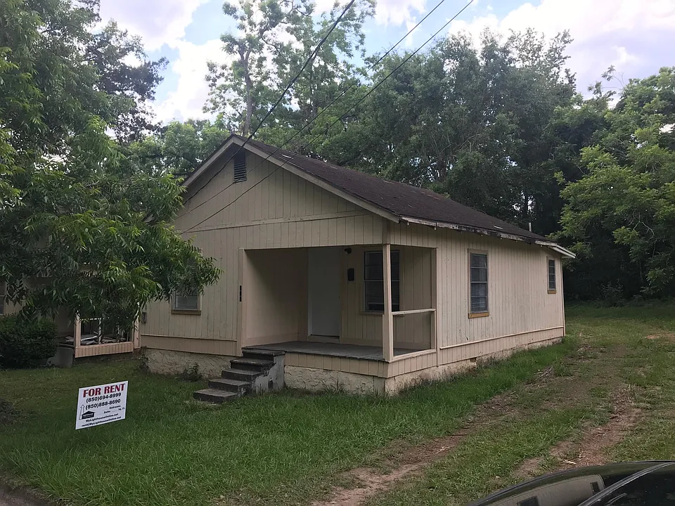838 Floral St