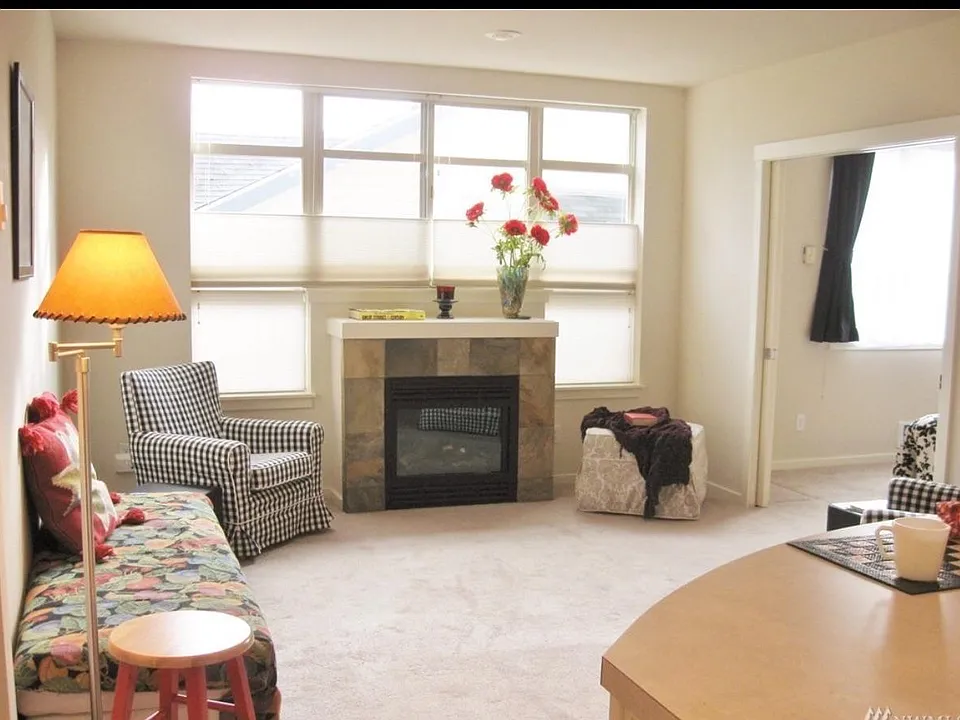 Bright and spacious living room
