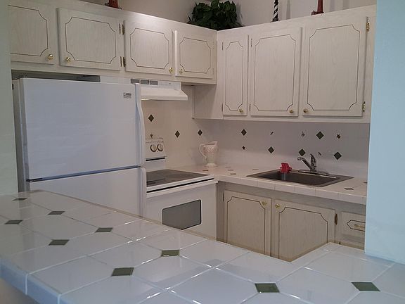 3rd image of 158 Chatham #H