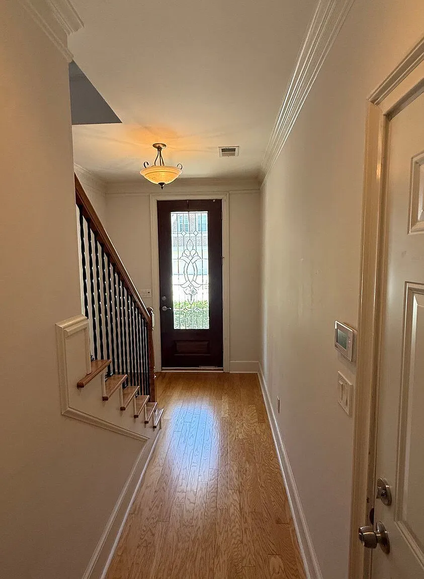 3 bed, 3.5 bath, 2000 sqft, $2,950 — Photo 3