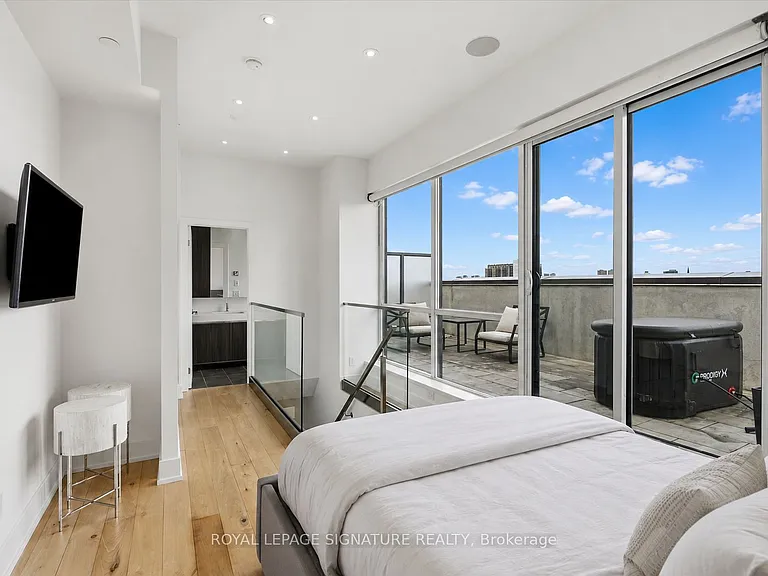 1205 Queen St W #Penthouse 704 — Photo 26