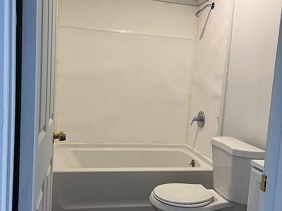 4th image of 212-218 E 2nd St #9