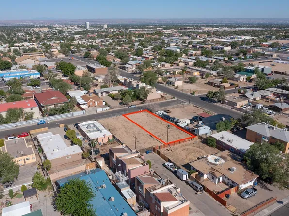 408 Rhode Island St SE, Albuquerque, NM 87108