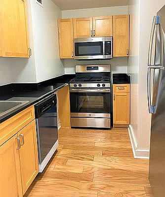 4th image of 323 W 96th St APT 705