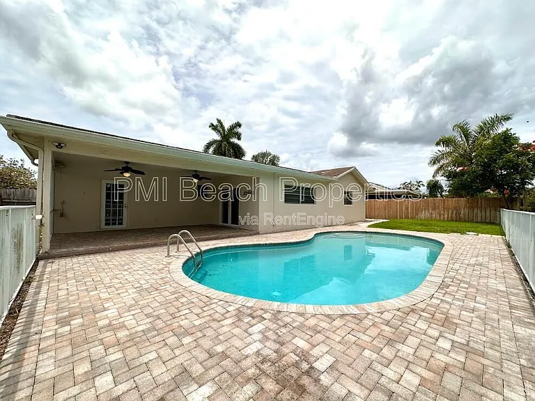 1292 Essex Dr — Photo 23