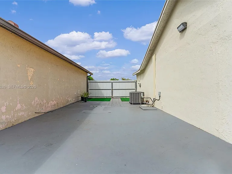 12622 SW 211th Ter — Photo 28