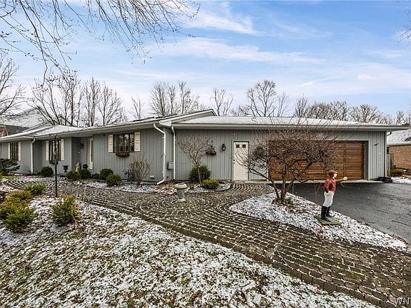 4th image of 216 Naramore Dr