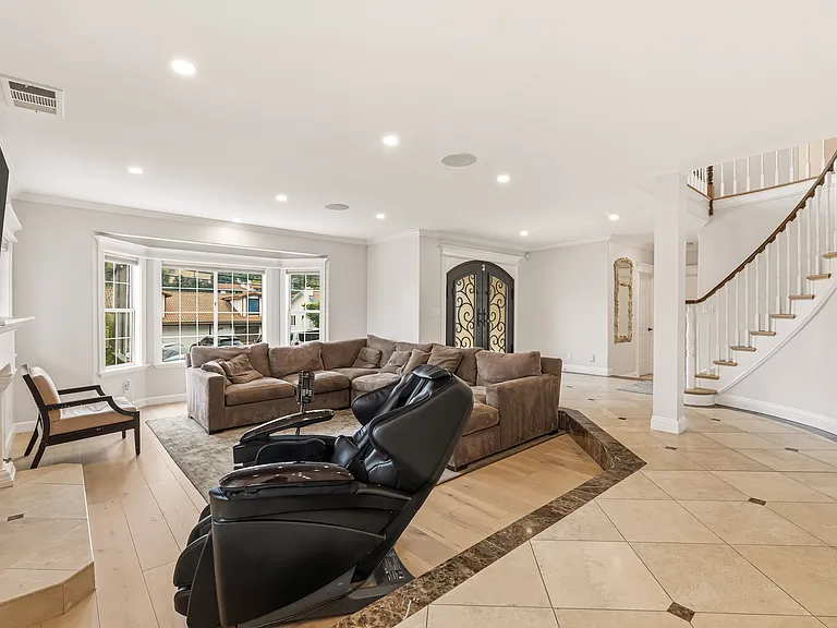 Gladiola Dr — Photo 4
