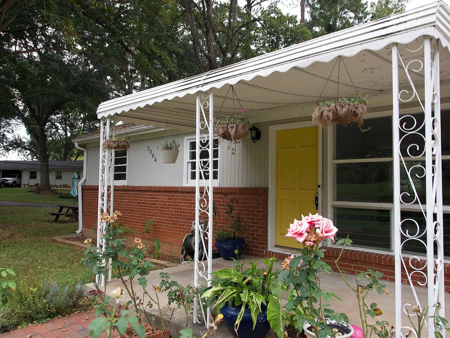 3 bed, 1.5 bath, 1154 sqft, $2,400 — Photo 2
