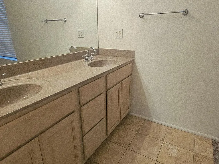 333 E Lilac Dr — Photo 12