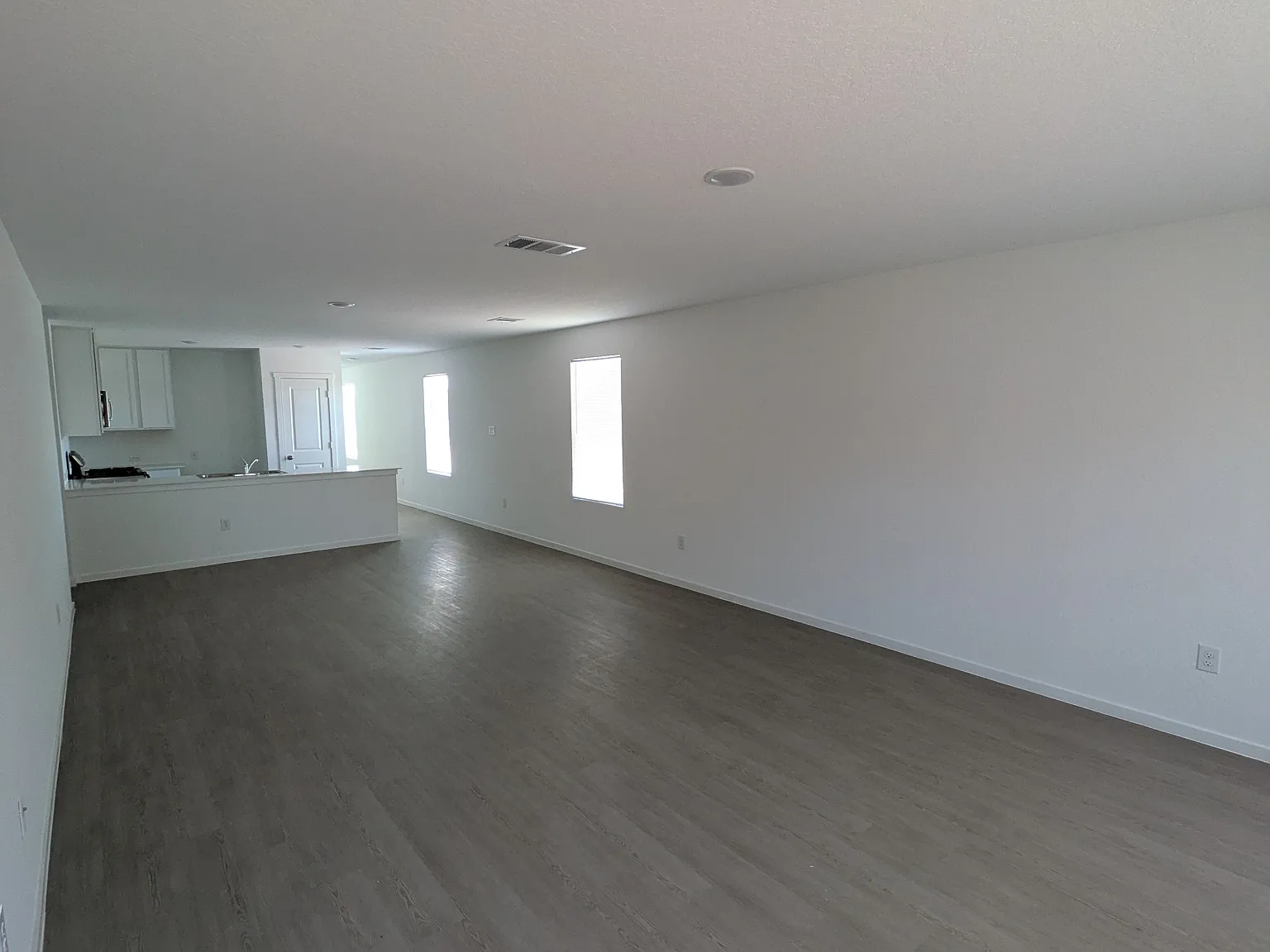 4 bed, 2.5 bath, 1897 sqft, $1,890 — Photo 3