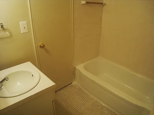 Rented by DSA Realty Midtown West | media 27