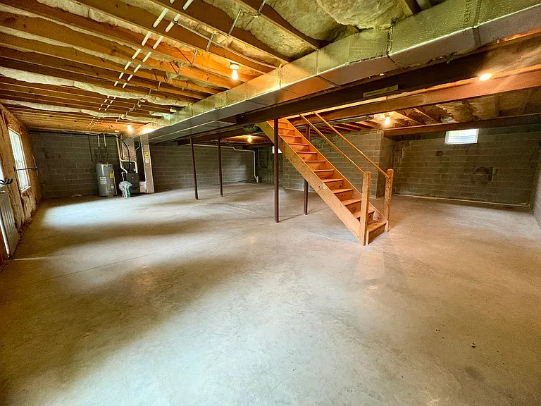 303 E Orange St — Photo 31