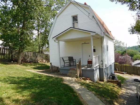 27 1/2 W Pitt St, Canonsburg, PA 15317