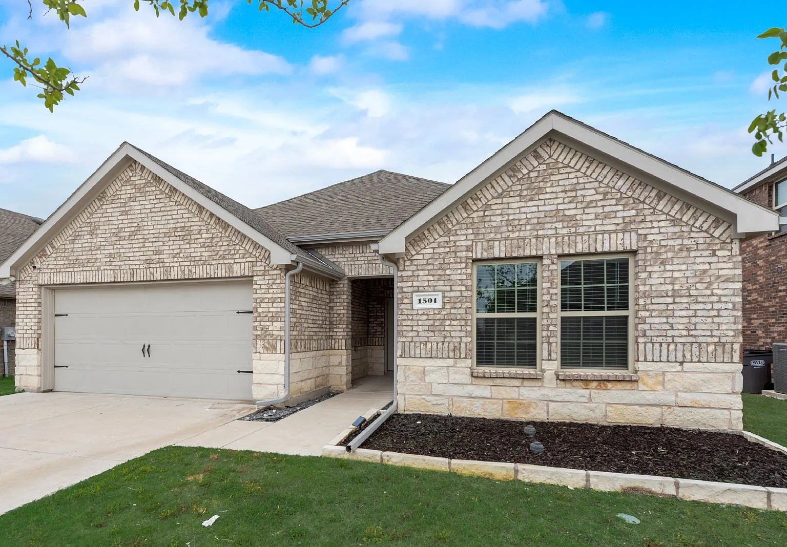 4 bed, 2.0 bath, 1794 sqft, $1,950 — Photo 3