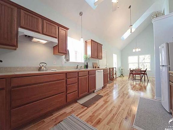 1618  Gennessee Lawrence, KS listing photo #4