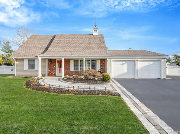 10 Pickwick Court, Stony Brook, NY 11790