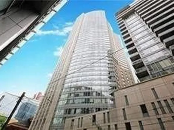 200 Victoria St, Toronto, ON