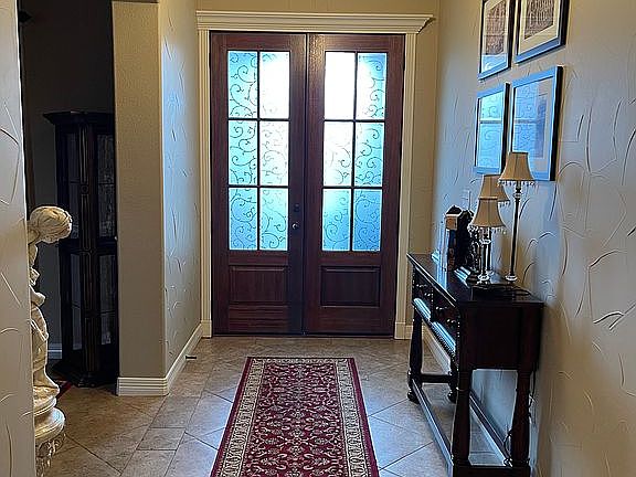 Foyer/front entrance