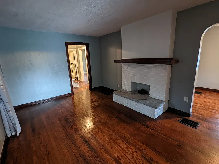 945 Vernon Dr — Photo 3
