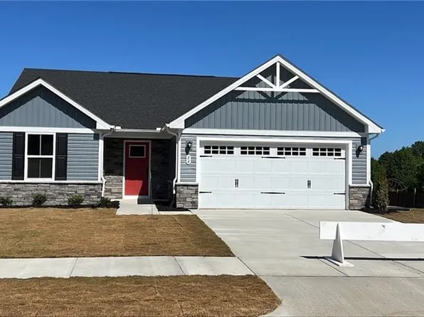 84 Grace Hill Cir, Kilmarnock, VA 22482