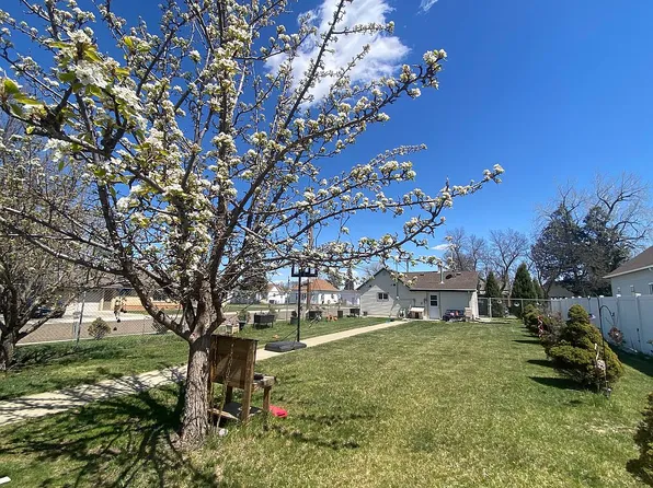 202 2nd Ave SW, Dickinson, ND 58601