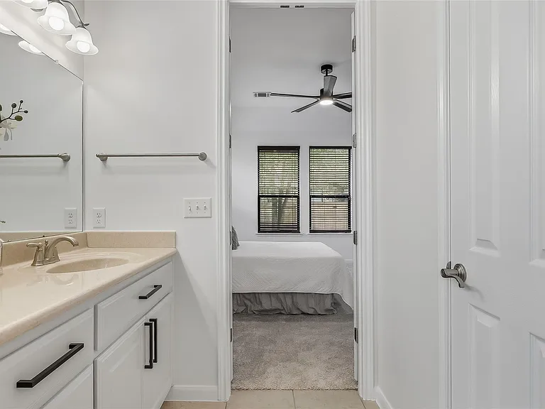 5501 Allamanda Dr — Photo 14