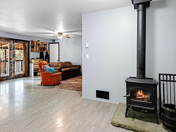2nd image of 19742 Manzanita Ln