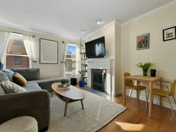 6 Grove St #3, Boston, MA 02114