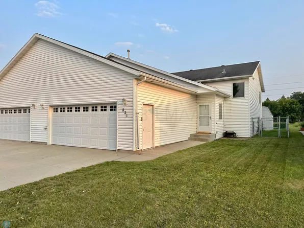 821 Morningside Dr, Casselton, ND 58012
