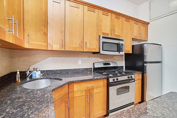 Rented by Streetwise NYC LLC | media 22