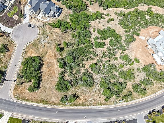3rd image of 890 S Summit Creek Dr