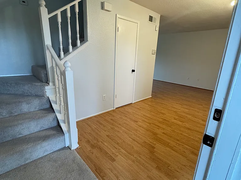 323 Towne House Ln — Photo 3