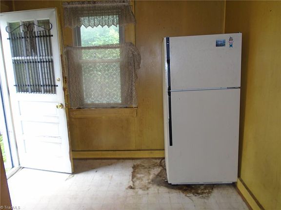 4th image of 815 Camel Ave