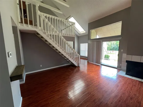 8479 Sands Point Dr, Houston, TX 77036