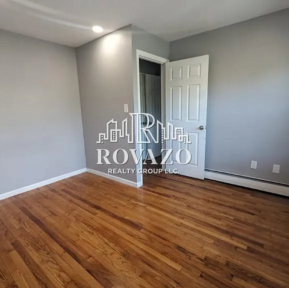 385 Roseville Ave #8 — Photo 4