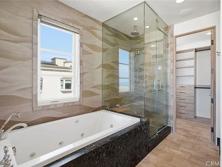 3715 Seashore Dr — Photo 16