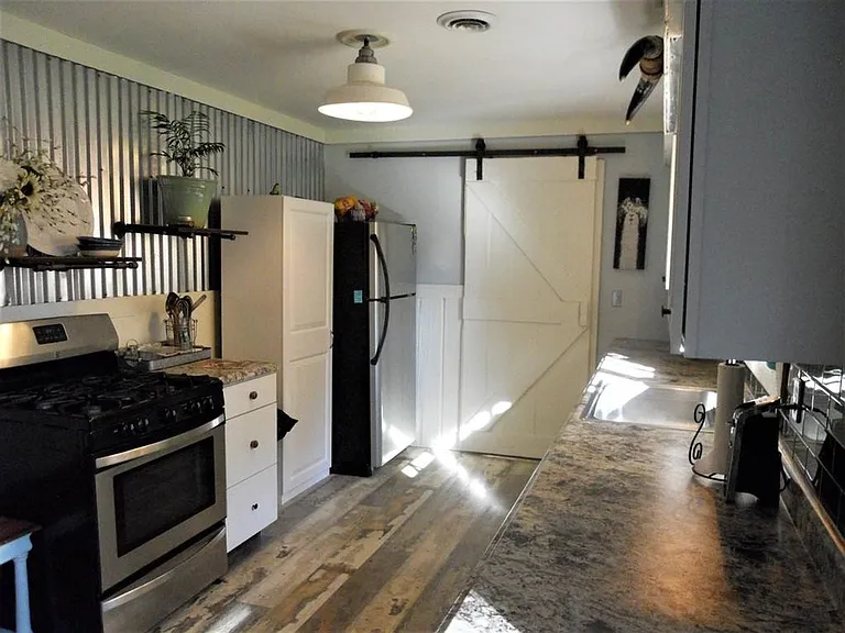 617 Holly Ln — Photo 8