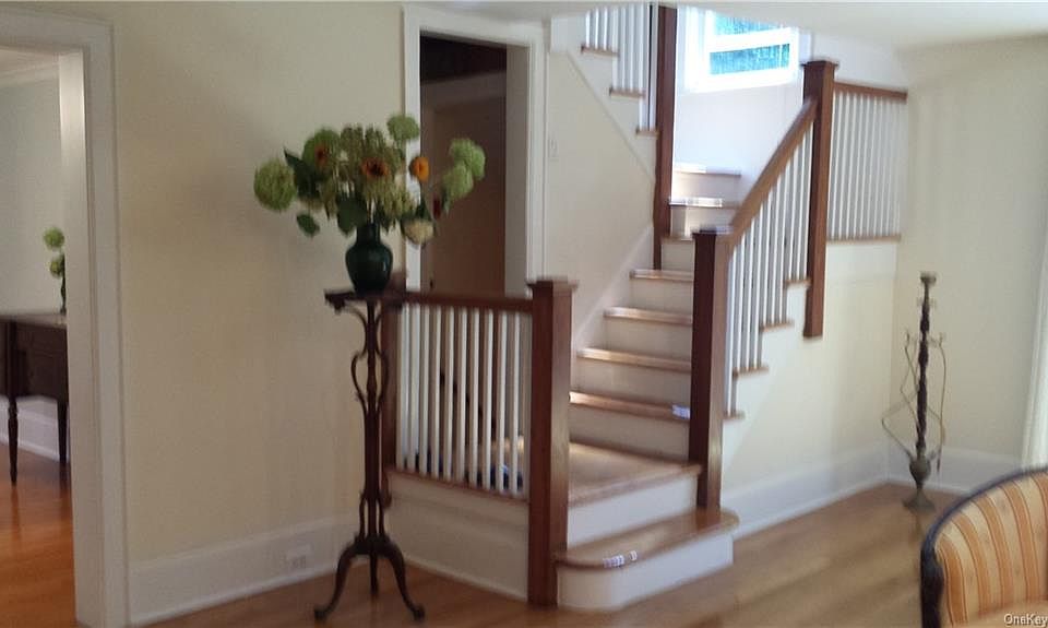 1st image of 12 Brook Ln