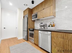 28 Richardson St